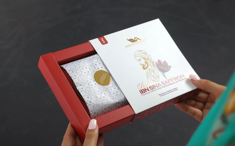 طراحی بسته بندی زعفران در ظریف گرافیک